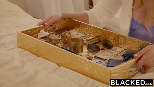 Рыжеволосая студентка получила в пилотку огромный член негра - #1