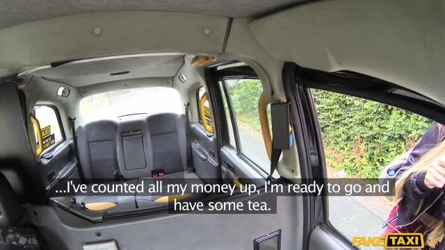 Похотливая блондинка с улицы получила в такси член между булок - #1