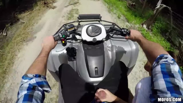 Парень трахает на мотоцикле без резинки худую подругу - #4