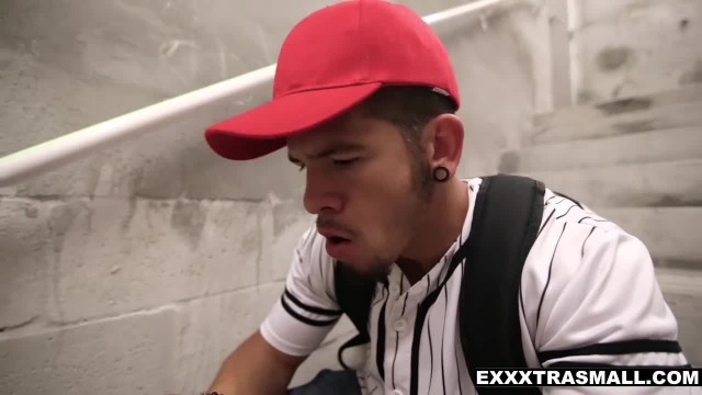 Стройная блондинка  с ушками на голове кончает в скачке на члене парня - #3