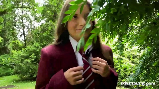 Сисястая студентка в кустах кончает впервые от двойного проникновения - #2