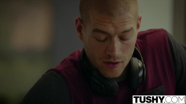 Муж во время секса уговорил молодую жену  попробовать анальный секс - #2